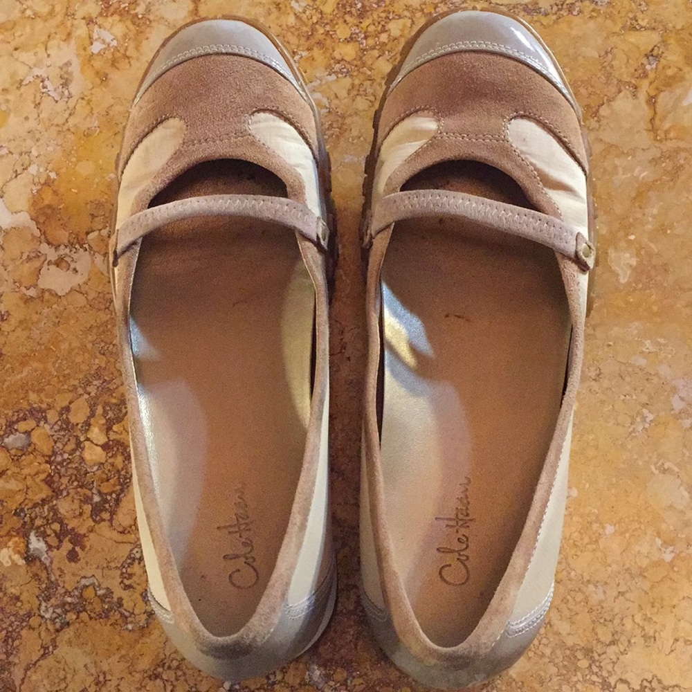 Cole Haan tan/suede trim MaryJanes/patent tip/heel